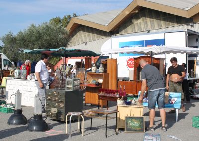 avignon antiquites deballage marchand